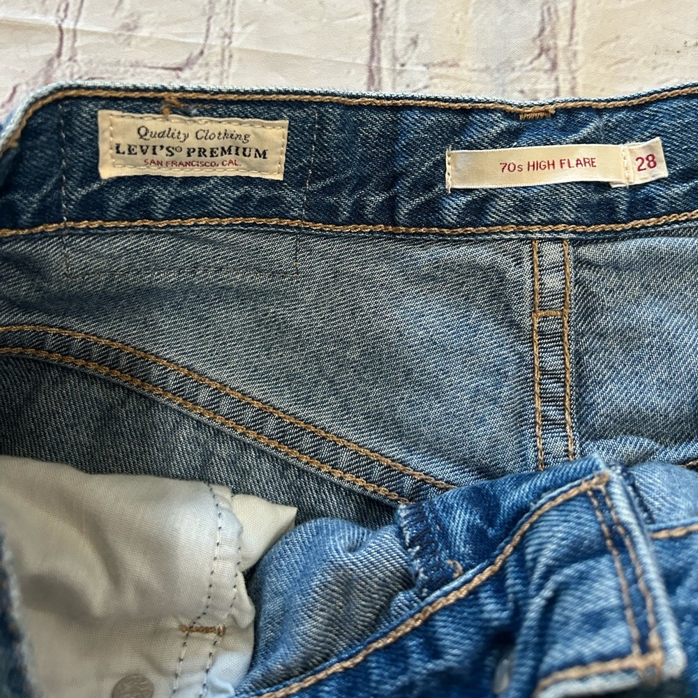 Levi’s Jeans Women’s 70’s High Flare Size 28 Medium Wash Retro Lightweight - Picture 4 of 8